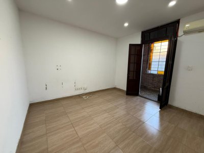 Apartamento ID.701 - Alquiler de Casa más Galpón y Apto , Malvin Norte.