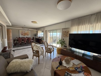 Apartamento ID.769/Penthouse-en-venta-de-dos-dormitorios-en-Rambla-Punta-Carretas - Penthouse en venta de dos dormitorios en Rambla Punta Carretas