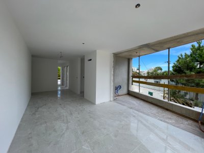 Apartamento ID.411 - Apartamento en Venta 3 dormitorios 2 baños con cochera en Punta del Este 