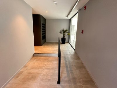 Apartamento ID.558/Apartamento-En-Alquiler-De-1-Dormitorio-Con-Cochera-En-Tres-Cruces- - Apartamento En Alquiler De 1 Dormitorio Con Cochera En Tres Cruces 