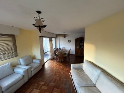 Apartamento ID.184 - Apartamento en Venta 3 dormitorios 2 baños Centro