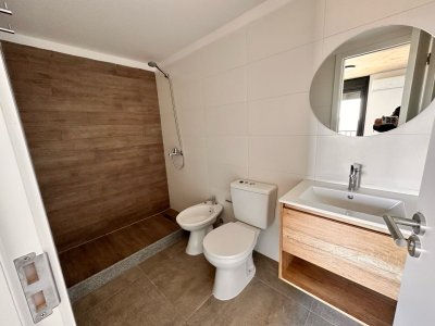 Apartamento ID.722 - Apartamento En Alquiler Con Cochera En Tres Cruces