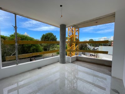 Apartamento ID.411 - Apartamento en Venta 3 dormitorios 2 baños con cochera en Punta del Este 