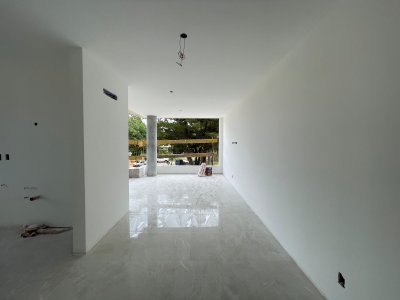 Apartamento ID.411 - Apartamento en Venta 3 dormitorios 2 baños con cochera en Punta del Este 