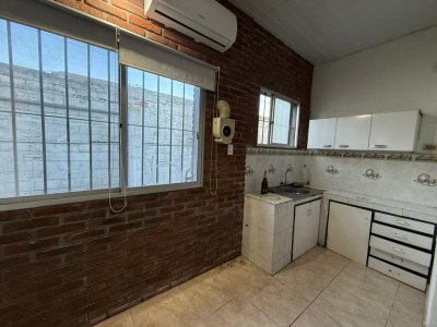 Apartamento ID.701 - Alquiler de Casa más Galpón y Apto , Malvin Norte.