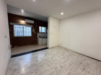 Apartamento ID.701 - Alquiler de Casa más Galpón y Apto , Malvin Norte.