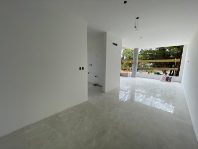 Apartamento ID.411 - Apartamento en Venta 3 dormitorios 2 baños con cochera en Punta del Este 