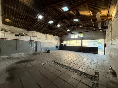 Apartamento ID.701 - Alquiler de Casa más Galpón y Apto , Malvin Norte.