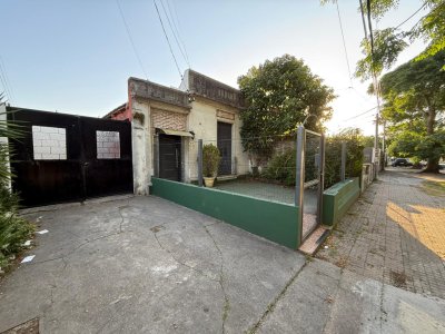 Alquiler de Casa más Galpón y Apto , Malvin Norte.