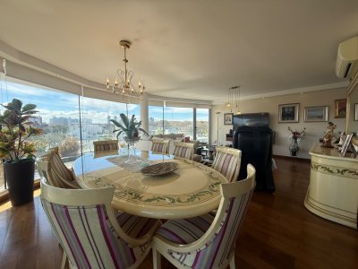 Apartamento en Venta 3 dormitorios 3 garajes y Parrillero exclusivo en Malvin