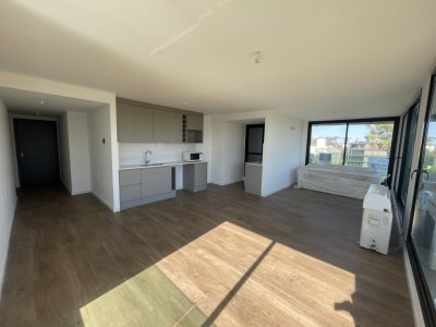 Apartamento en venta tres dormitorios y balcon en avenida de las americas
