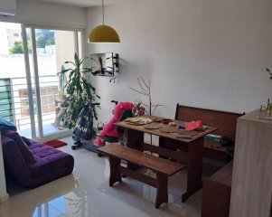 VENTA de apartamento con RENTA 1 dormitorio y COCHERA en barrio Centro