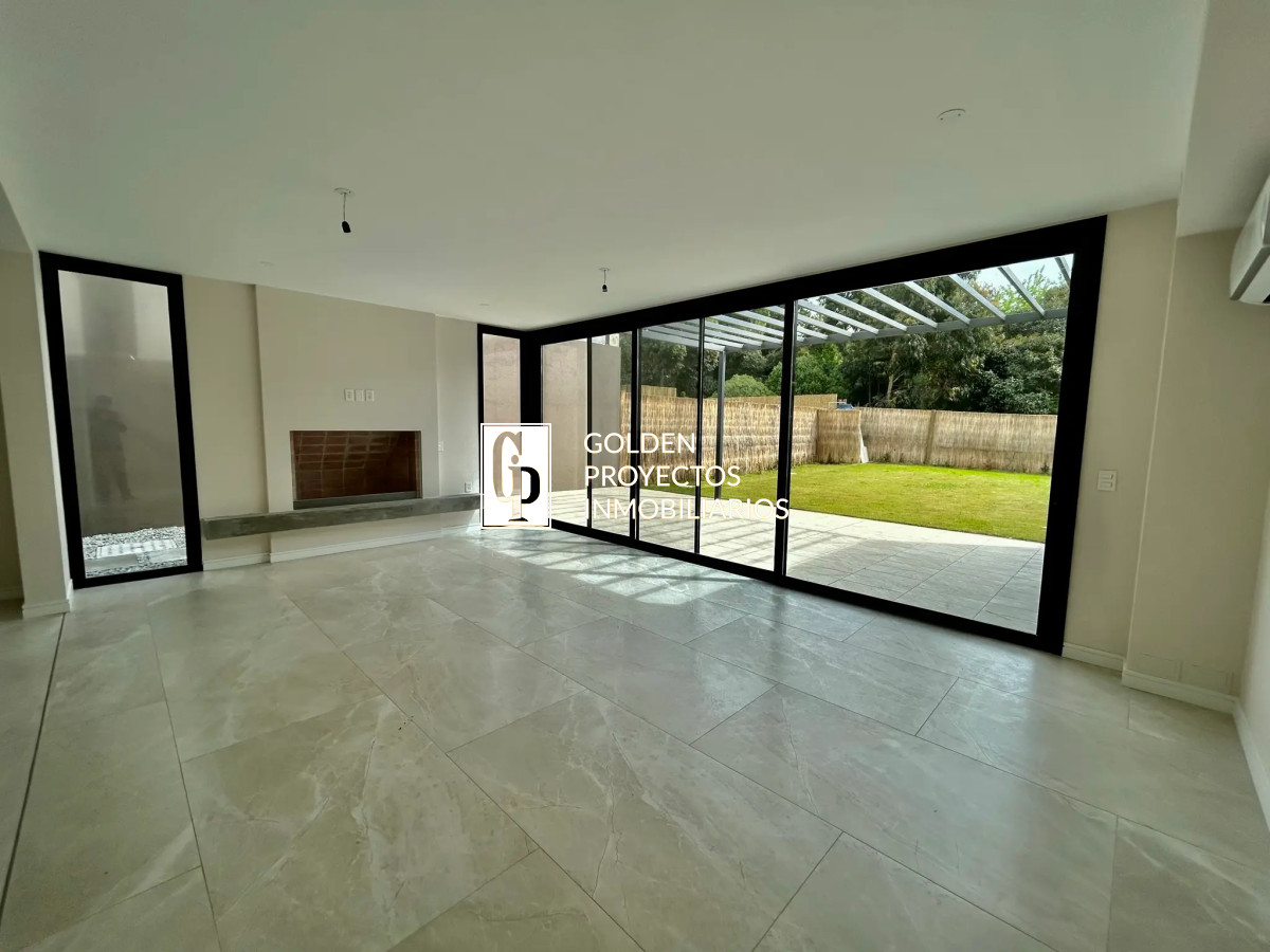 Casa ID.524/Casa-en-Venta-3-Dormitorios--en-San-Nicanor-,-Carrasco-Norte - Casa en Venta 3 Dormitorios  en San Nicanor , Carrasco Norte