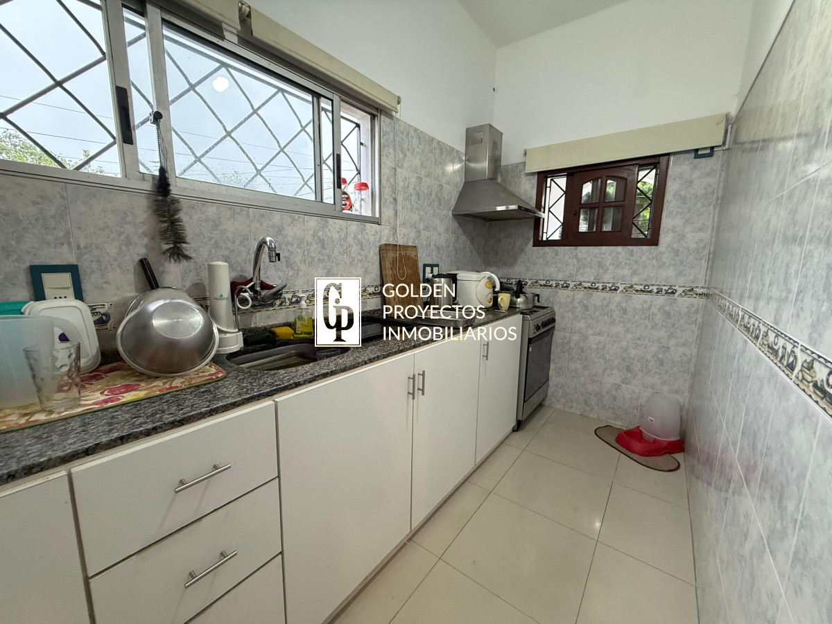 Casa ID.430 - Casa en Alquiler 3 Dormitorios 2 baños y cochera en Malvin Norte