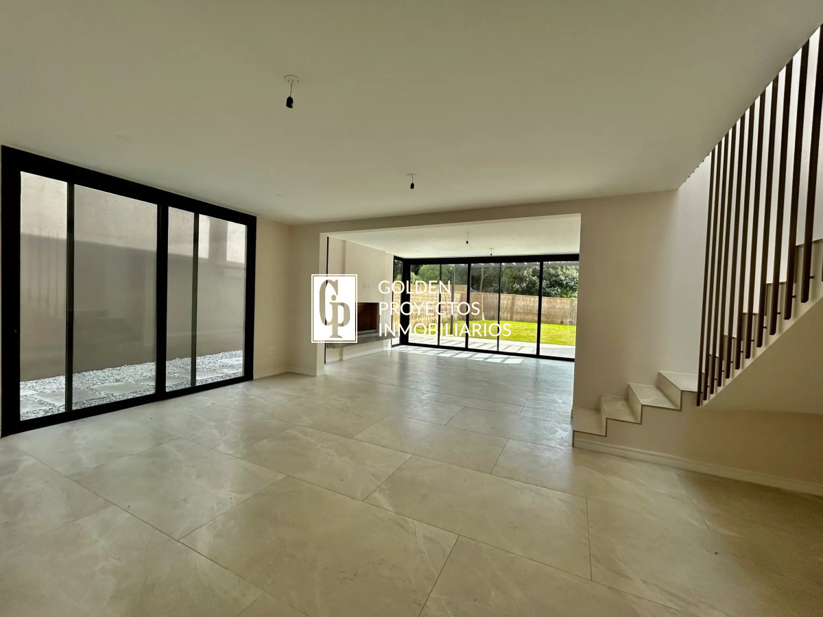 Casa ID.524/Casa-en-Venta-3-Dormitorios--en-San-Nicanor-,-Carrasco-Norte - Casa en Venta 3 Dormitorios  en San Nicanor , Carrasco Norte