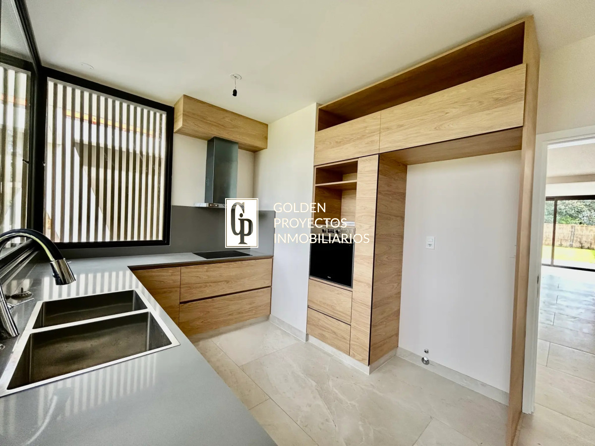 Casa ID.524/Casa-en-Venta-3-Dormitorios--en-San-Nicanor-,-Carrasco-Norte - Casa en Venta 3 Dormitorios  en San Nicanor , Carrasco Norte