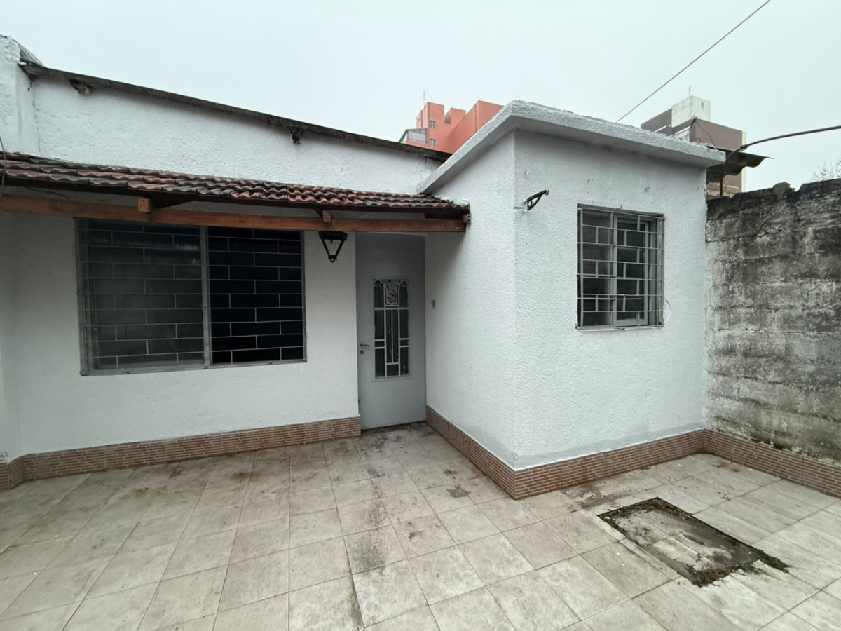 Casa en Alquiler 1 Dormitorio y Patio Parque Batlle 