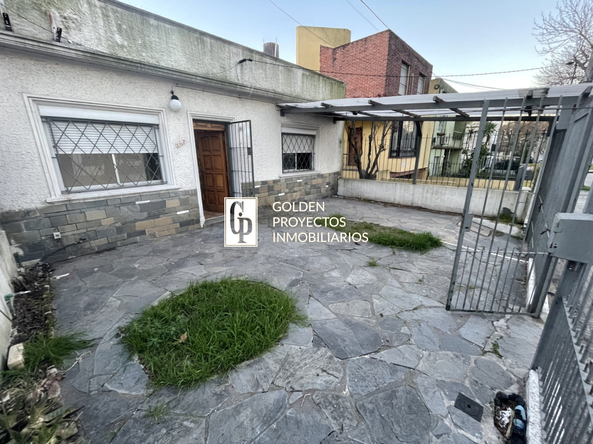 Casa ID.876/ - Casa en alquiler dos dormitorios y cochera en buceo