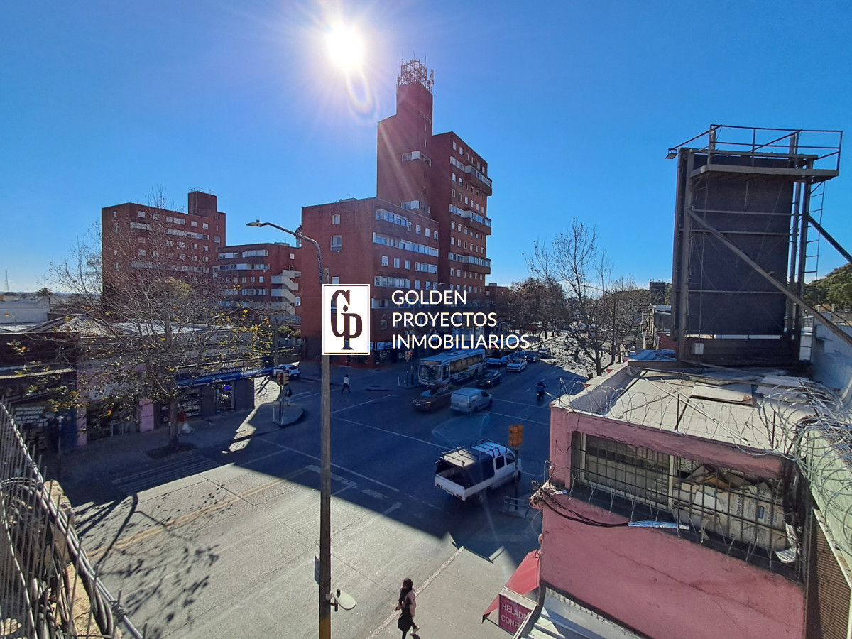 Casa ID.826/ - Casa en Venta Cuatro Dormitorios Balcón y Terraza en Unión