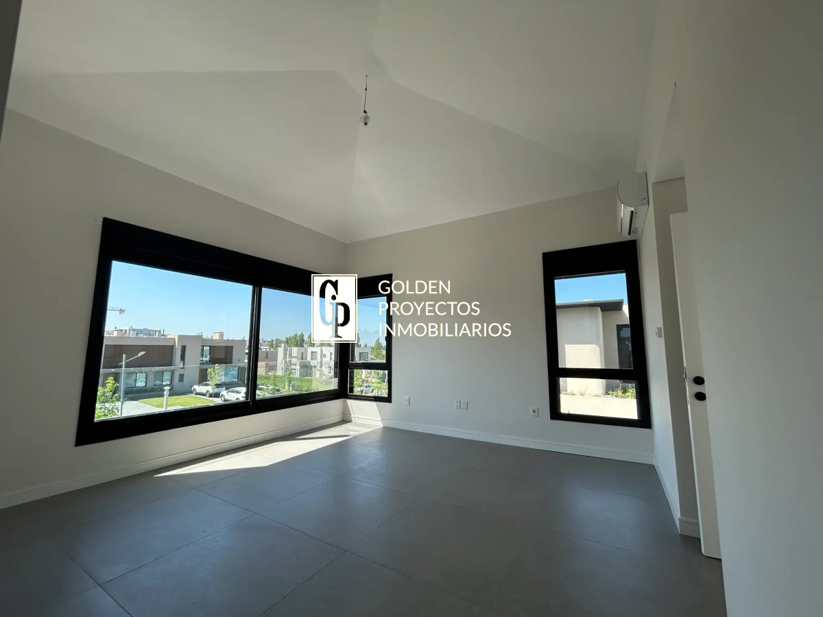 Casa ID.522/Casa-en-Venta-3-Dormitorios-,-Carrasco-Norte - Casa en Venta 3 Dormitorios , Carrasco Norte