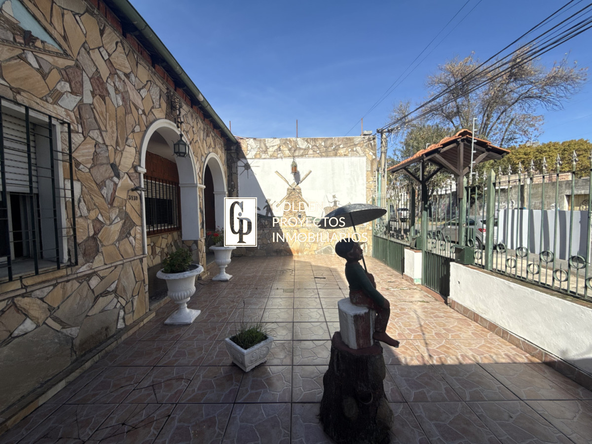 Casa ID.782 - Casa en Alquiler 3 o 4 dormitorios y cochera Nuevo Centro 