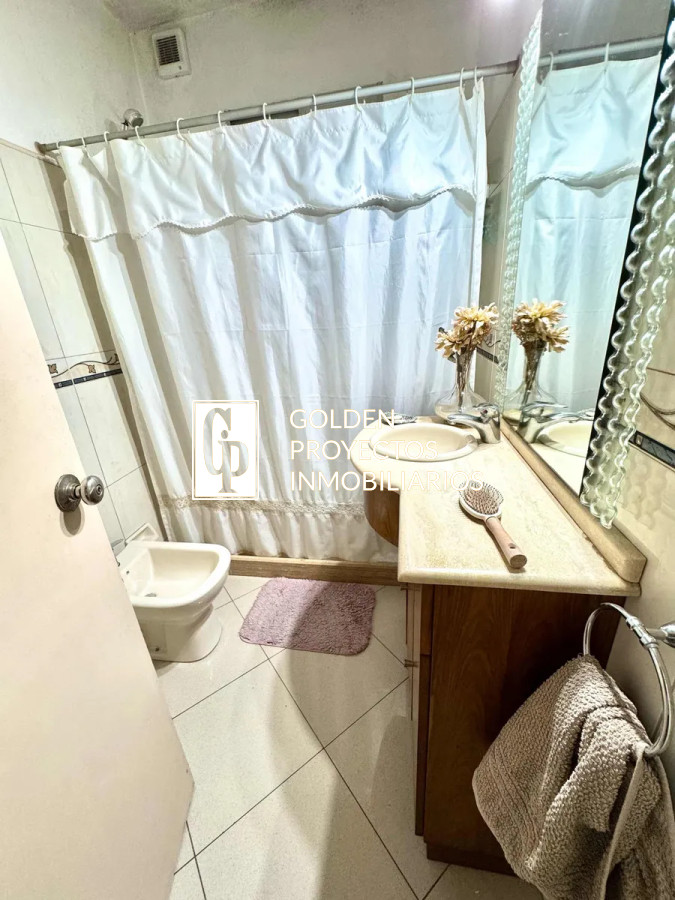Casa ID.487 - Casa en Venta 3 Dormitorios 2 baños en planta alta , Malvin