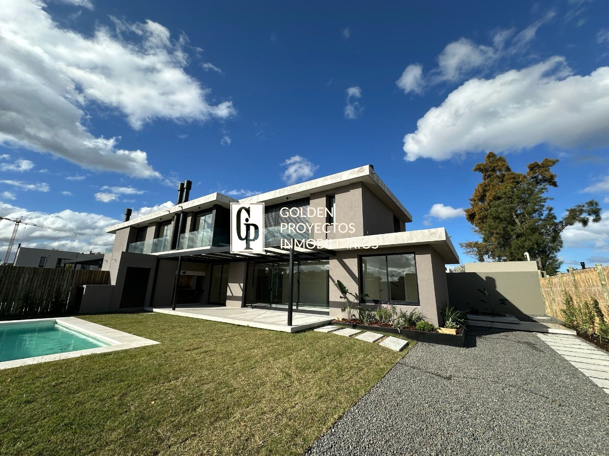 Casa ID.638/Casa-En-Venta-De-3-Dormitorios-En-Barrio-Parques-II - Casa En Venta De 3 Dormitorios En Barrio Parques II