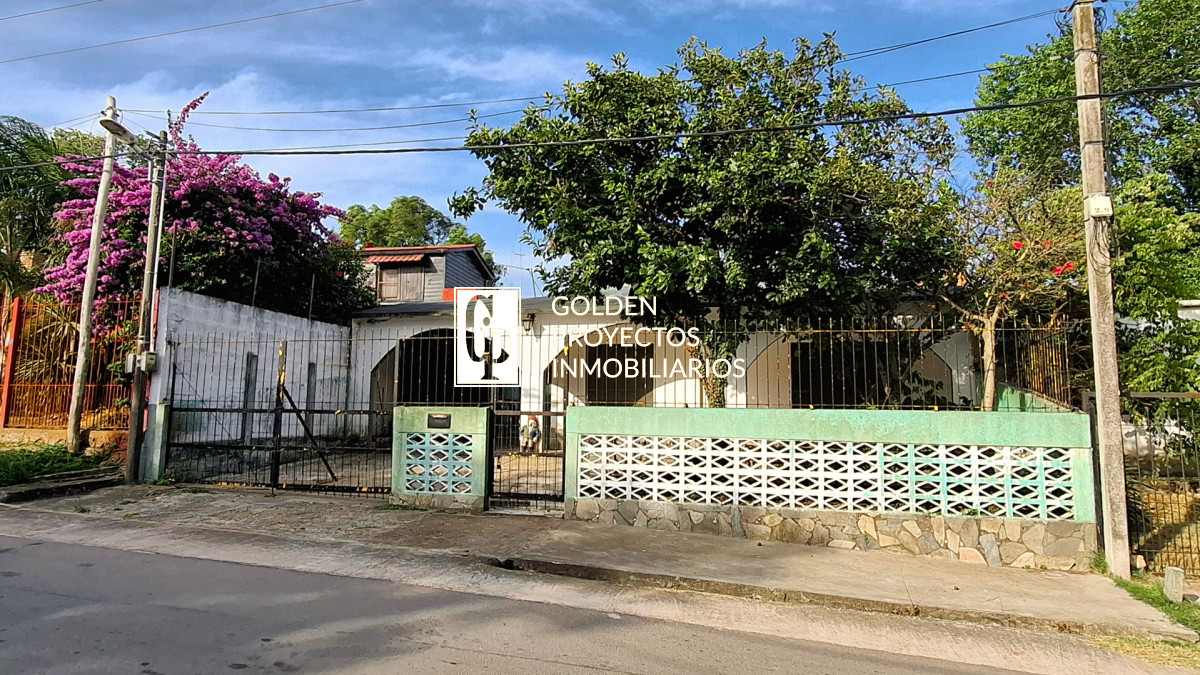 Casa ID.677 - Casa En Venta 2 Dormitorios con Monoambiente Y Taller en Santa Catalina