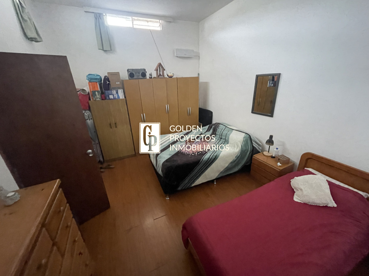 Casa ID.849/Casa-en-venta-dos-dormitorios-con-cochera-y-fondo-en-brazo-oriental - Casa en venta dos dormitorios con cochera y fondo en brazo oriental