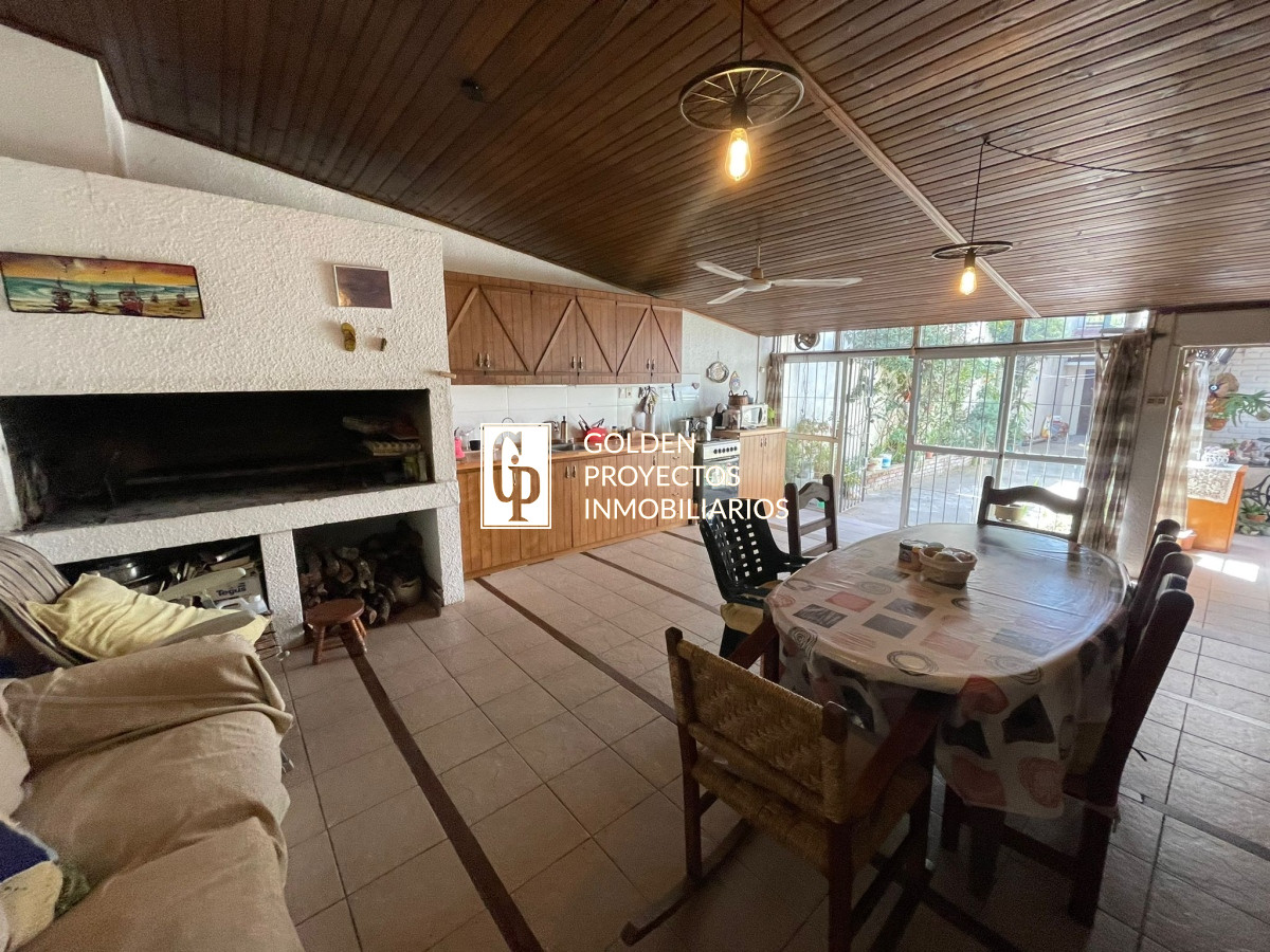 Casa ID.88/Casa-en-Venta-3-Dormitorios-y-Garaje-Buceo- - Casa en Venta 3 Dormitorios y Garaje Buceo 