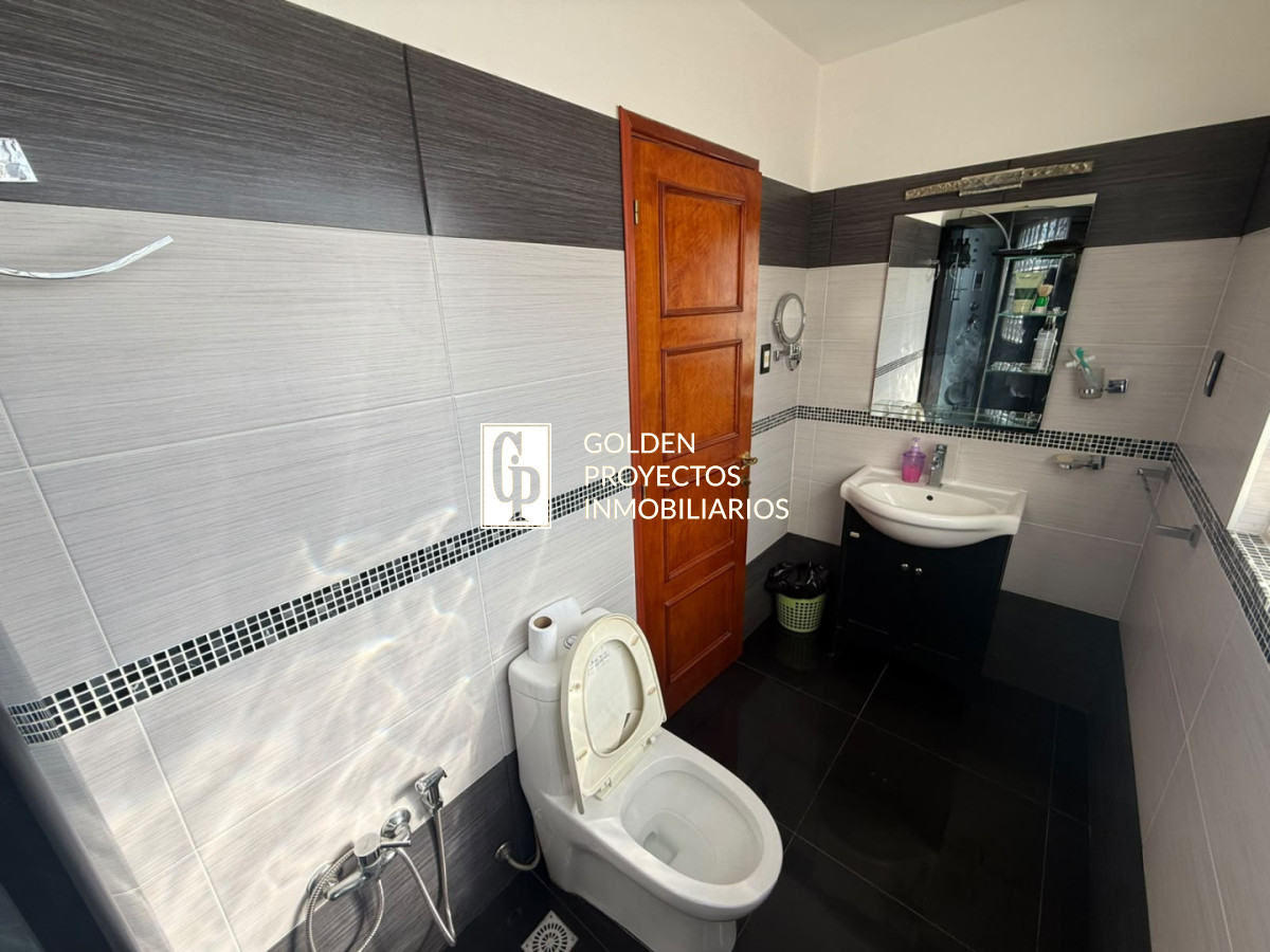 Casa ID.865/Casa-en-Venta-4-dormitorios-y-Fondo-La-Blanqueada- - Casa en Venta 4 dormitorios y Fondo La Blanqueada 