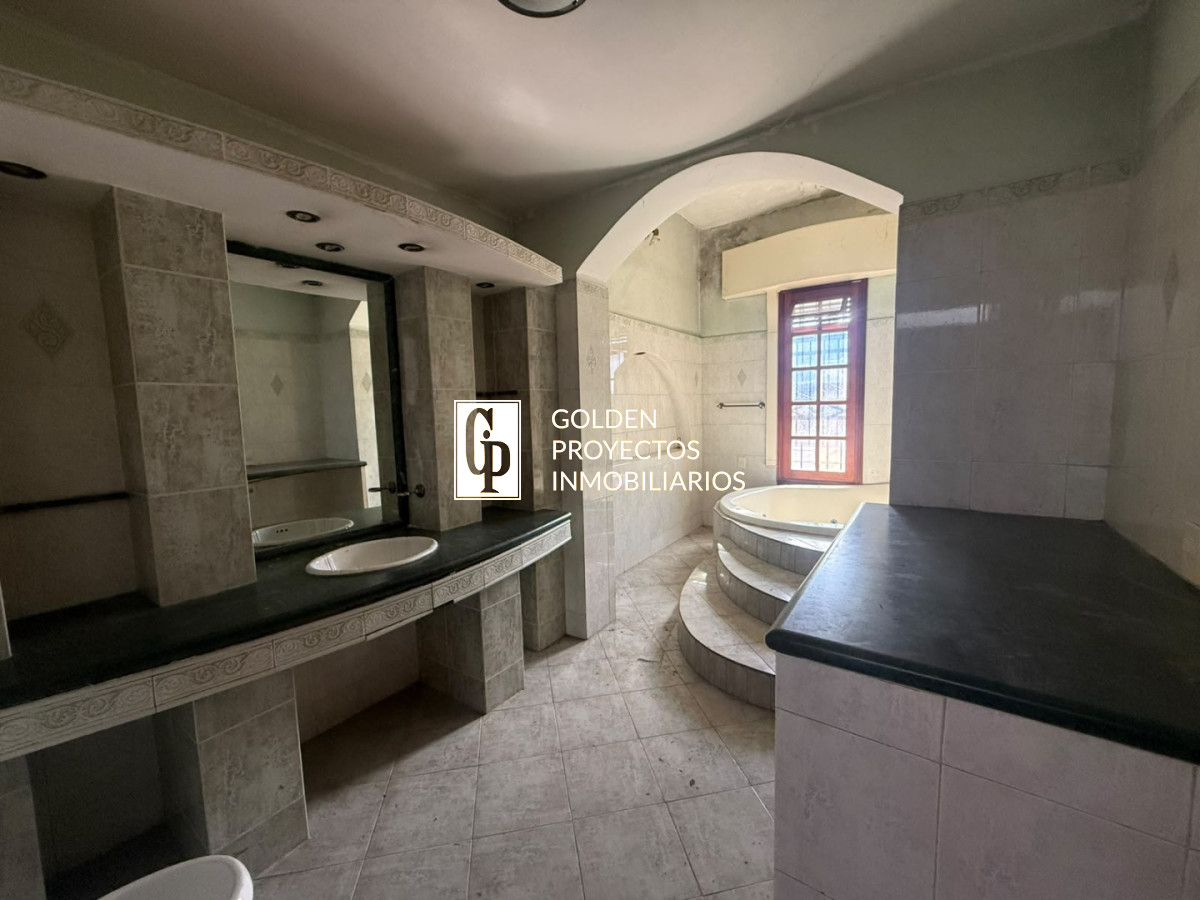 Casa ID.889 - Casa + local en Venta 3 dormitorios y Piscina en Unión 