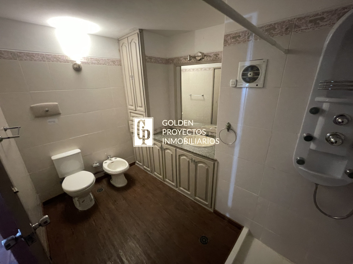 Casa ID.702/Casa- -apartamento-en-venta,4-dormitorios-y-garage,Buceo. - Casa + apartamento en venta,4 dormitorios y garage,Buceo.