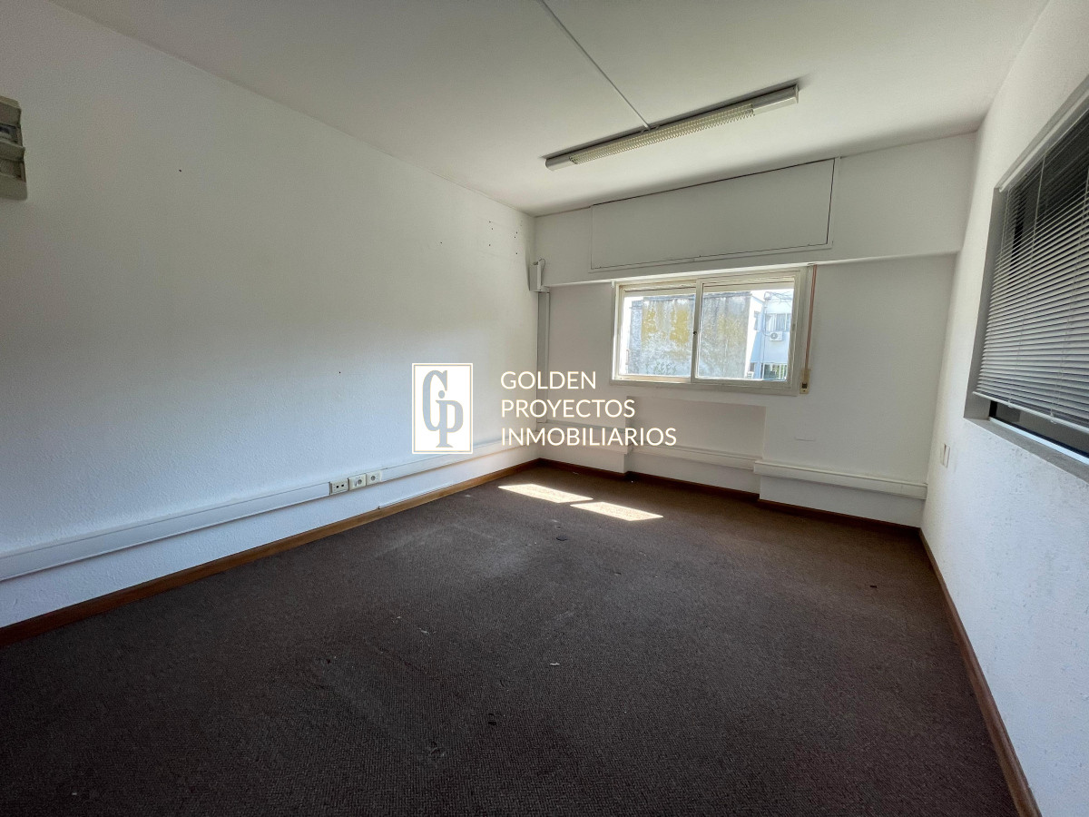 Casa ID.269/Casona-en-Venta-Bv.-Artigas-y-Charrua-828m2- - Casona en Venta Bv. Artigas y Charrua 828m2 