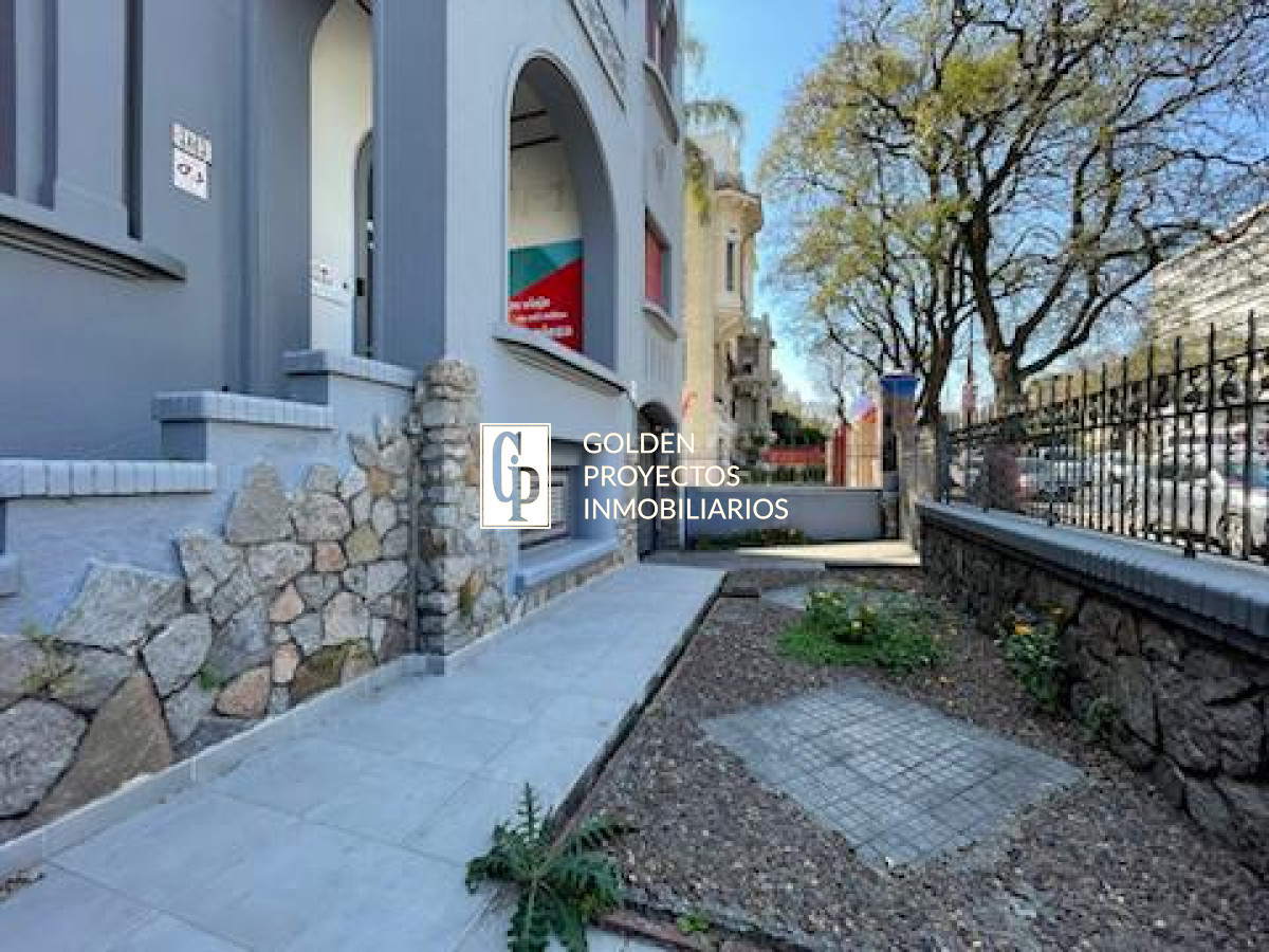 Casa ID.269/Casona-en-Venta-Bv.-Artigas-y-Charrua-828m2- - Casona en Venta Bv. Artigas y Charrua 828m2 