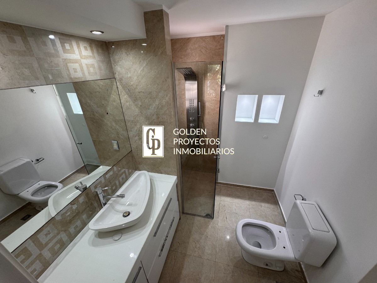 Casa ID.511 - Casa En Alquiler de 4 Dormitorios En Pocitos