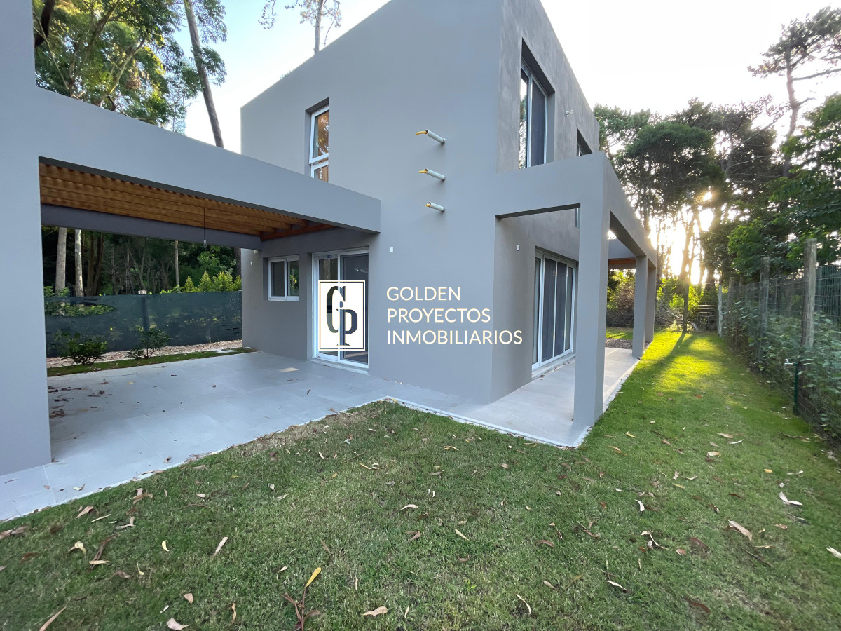 Casa ID.407 - Casa en Venta 2 dormitorios 2 baños Pinares Punta del Este