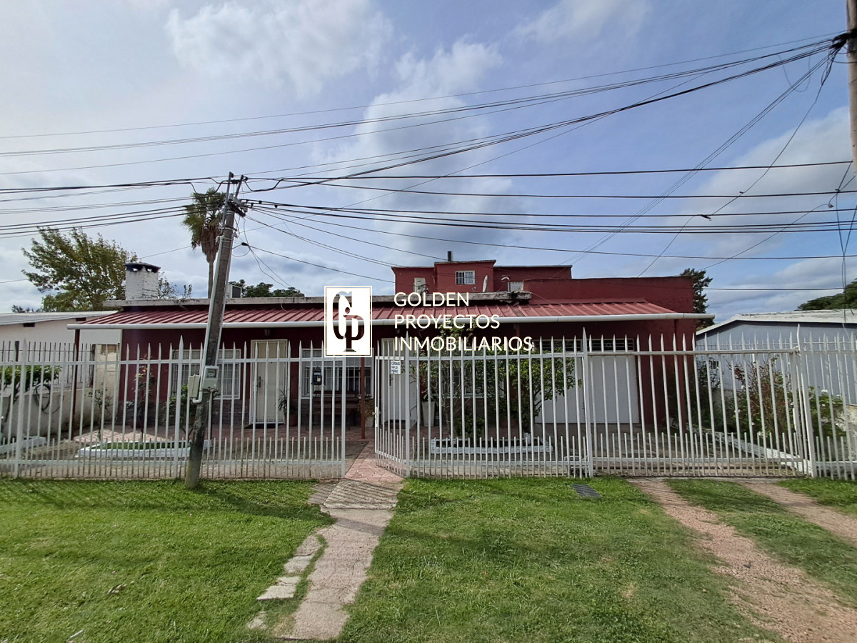 Casa ID.760/Venta-Padrón-Único-Tres-Casas-con-Terreno-y-Cochera-en-Las-Piedras - Venta Padrón Único Tres Casas con Terreno y Cochera en Las Piedras