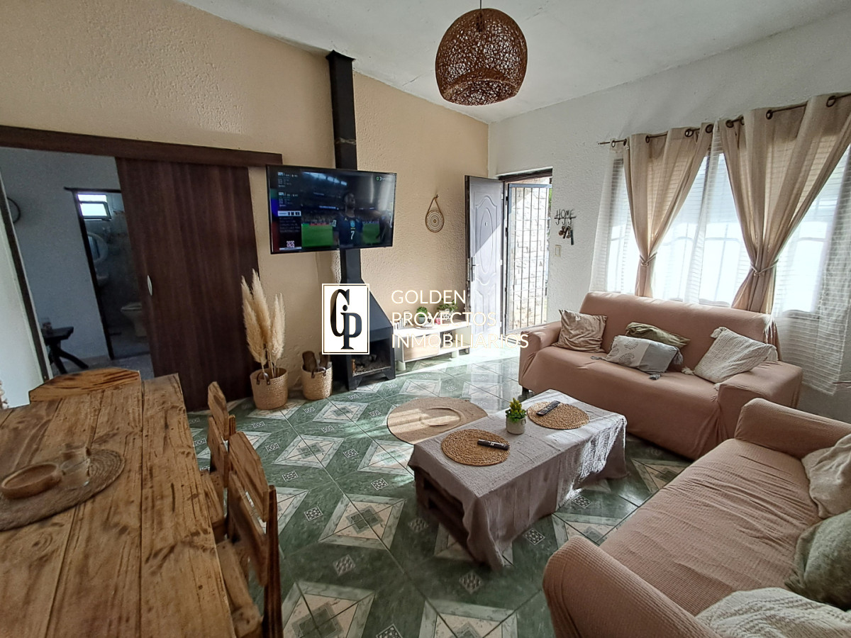Casa ID.820/Casa-en-Venta-Dos-Dormitorios-con-Terreno-y-Cochera-en-Villa-García - Casa en Venta Dos Dormitorios con Terreno y Cochera en Villa García