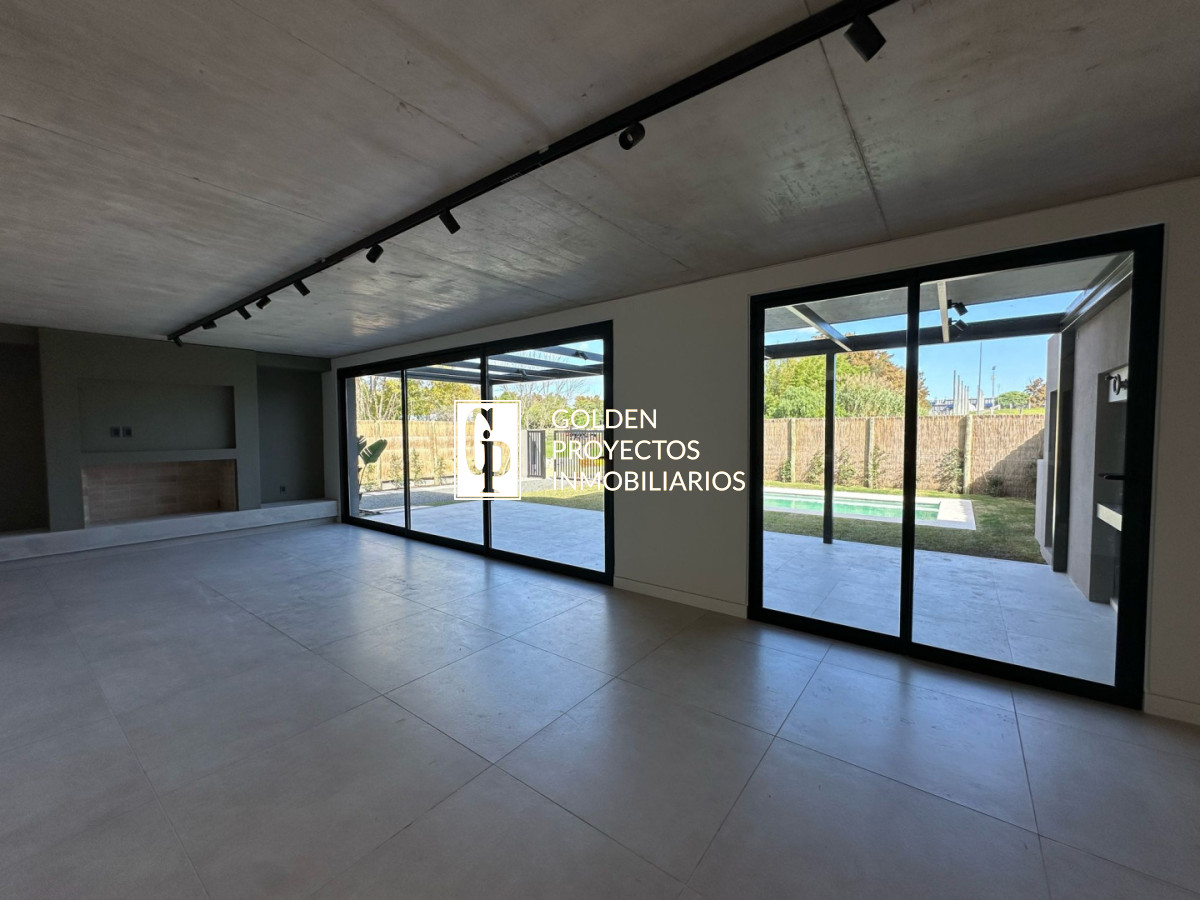 Casa ID.638/Casa-En-Venta-De-3-Dormitorios-En-Barrio-Parques-II - Casa En Venta De 3 Dormitorios En Barrio Parques II