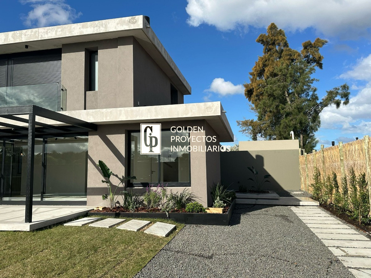 Casa ID.638/Casa-En-Venta-De-3-Dormitorios-En-Barrio-Parques-II - Casa En Venta De 3 Dormitorios En Barrio Parques II