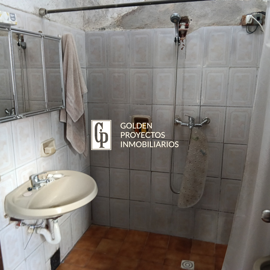 Casa ID.817/Casa-en-venta--2--dormitorios-,-cochera-,-2-cocinas-,--patio- - Casa en venta  2  dormitorios , cochera , 2 cocinas ,  patio 