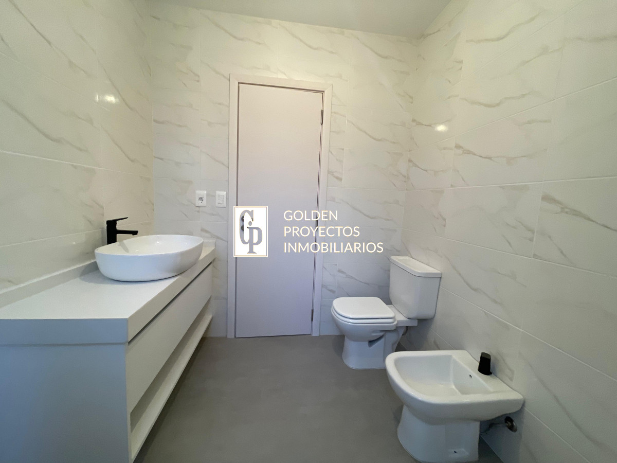 Casa ID.407 - Casa en Venta 2 dormitorios 2 baños Pinares Punta del Este