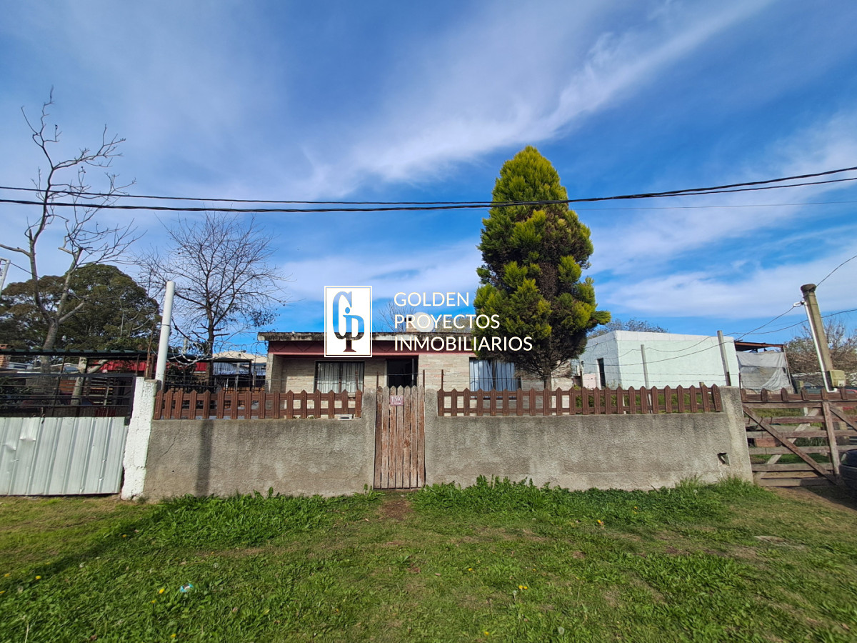 Casa ID.820/Casa-en-Venta-Dos-Dormitorios-con-Terreno-y-Cochera-en-Villa-García - Casa en Venta Dos Dormitorios con Terreno y Cochera en Villa García