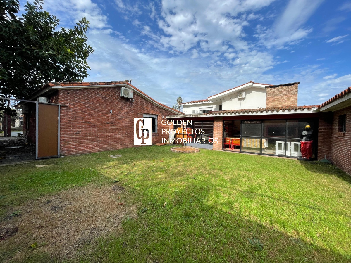 Casa ID.214/Casa-en-Venta-3-Dormitorios-en-Atlántida- - Casa en Venta 3 Dormitorios en Atlántida 