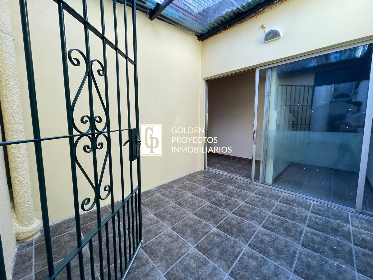 Casa ID.300/Casa-en-Venta-2-dormitorios-y-Patio-en-Atahualpa-con-Renta - Casa en Venta 2 dormitorios y Patio en Atahualpa con Renta