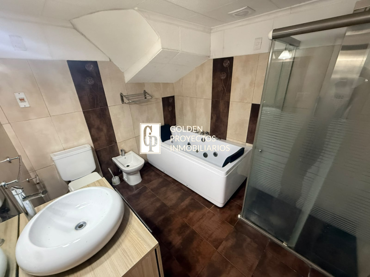 Casa ID.913 - Casa en Alquiler 3 dormitorios 3 baños y Garage Buceo 