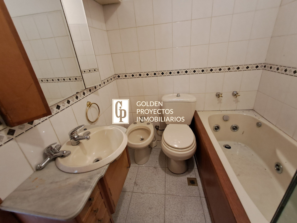 Casa ID.873/ - Casa en Venta Tres Dormitorios y Terraza con Parrillero en Brazo Oriental