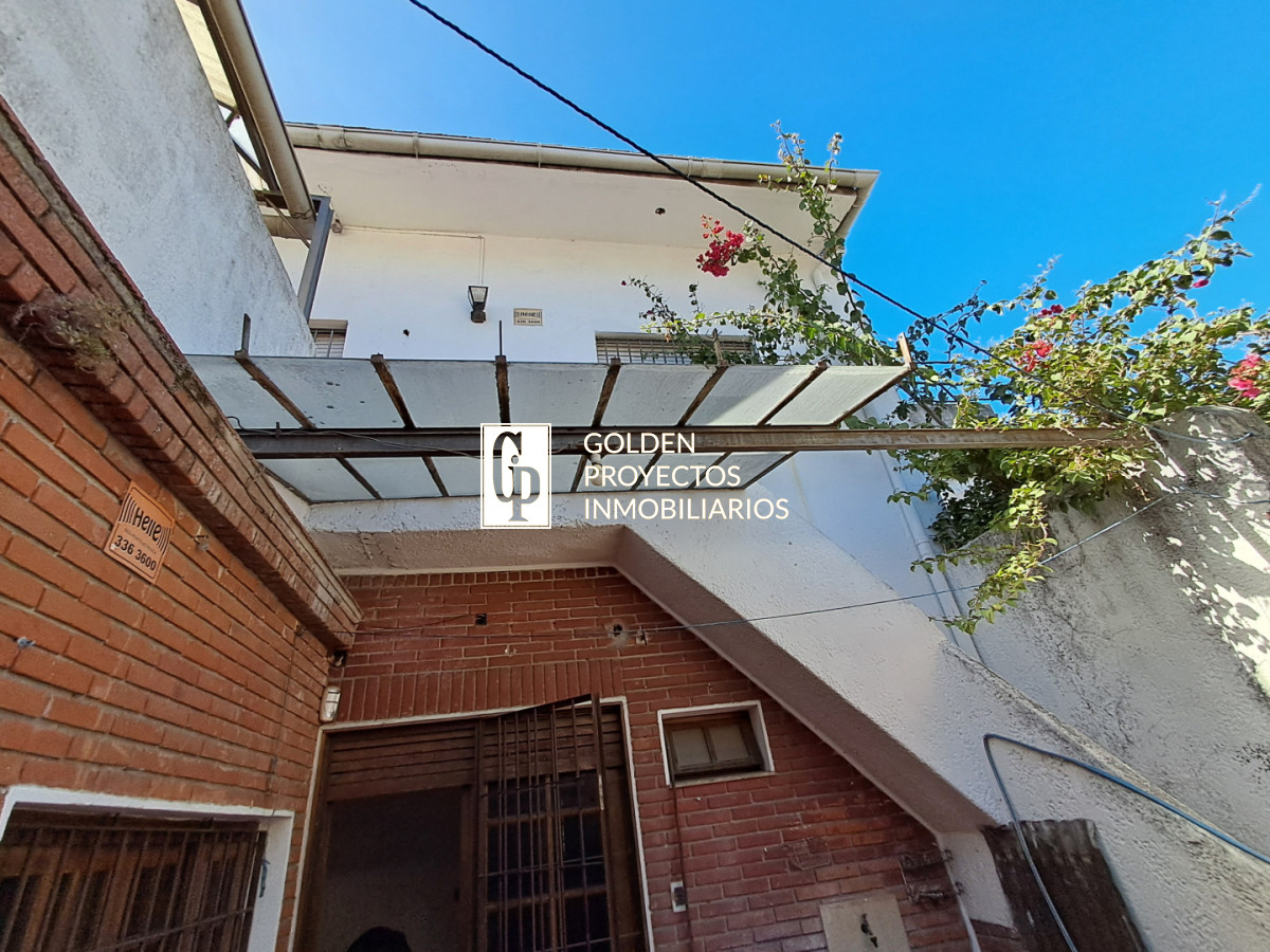Casa ID.873/ - Casa en Venta Tres Dormitorios y Terraza con Parrillero en Brazo Oriental