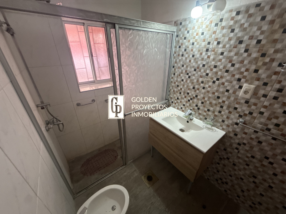 Casa ID.782 - Casa en Alquiler 3 o 4 dormitorios y cochera Nuevo Centro 